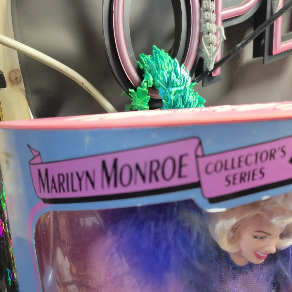 Marilyn Monroe NIB 1993 Spectacular Show‎ Girl Doll